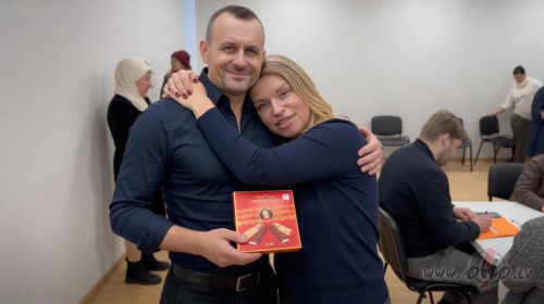 Ar Gloriju pret krematoriju
