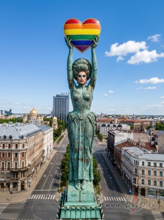 Br�vbas piemineklis p�c renov�cijas 01