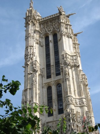 <span class="f15 lh1p5">S.Žako tornis un Paskāla statuja centrā</span>
